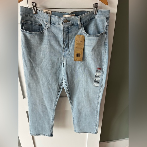 NWT Levi's 311 Jeans Size 33 Womens Shaping Skinny Capri Light Wash Blue Denim - Picture 1 of 11